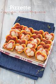 La ricetta base per fare dei muffin salati morbidissimi e golosi perfetti per buffet e antipasto. Pizzette Facili E Veloci Ricetta Senza Lievitazione