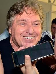 Juiz deixa 32 mulheres sem proteção e devolve passaporte a Saul Klein