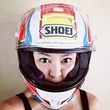 いいね 572件 コメント29件 megumi furusawa 古澤 恵 さん gugu1202 のinstagramアカウント new helmet 新しいフルフェイスは7 8年ぶり こんなに派手なヘルメット初めて選んだけど凄く綺麗で biker girl helmet biker