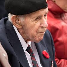 Hundreds attend Oakville Remembrance Day ceremony at George's Square