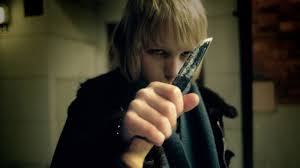 Oskar es un chico de 12 años que sufre continuamente el acoso de algunos compañeros de su clase. Review Let The Right One In