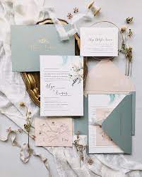 Katon ing gambar ing ngisor iki. Desain Undangan Yang Sleek Dan Vintage Ini Bisa Jadi Inspirasi Untukmu Pemilihan Warna Pastel Membuat Desain Undangan Warna Pastel Undangan Pernikahan Pastel