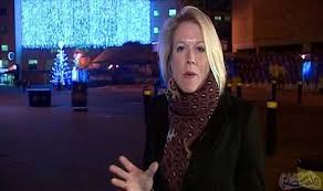مذيعة في محطة بي بي سي يوقفها حارس أمن في تشيلسي على الهواء News Presenter Gary Johnson Security Guard