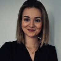 Laura Tarnowski's Instagram, Twitter & Facebook