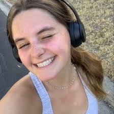 Mia Schultz's Instagram, Twitter & Facebook