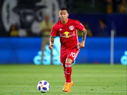 A diferencia de los nombres que han sonado, kaku sí llegaría a una posición en la que adolece el américa, pues. Kaku Romero Gamarra Comienza A Hacerse Con El Mando Del Juego De New York Red Bulls Deportes Mls Tudn Univision