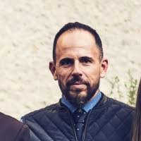 Robert Kun's Instagram, Twitter & Facebook