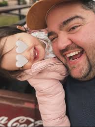 Morocha de mi vida. Me volves loco. Me derretís. Me podes. Necesito si o si  un abrazo tuyo todos los días y tus eternas charlas de vaya uno a saber de  qué