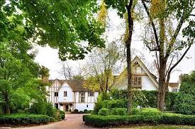 John Hughes House In Lake Forest On The Market Lake Forest Forest House Estate Homes