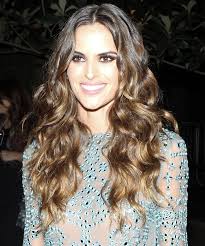 Una tecnica facilissima per avere capelli mossi senza . Come Fare I Capelli Ondulati A Casa Vogue Italia