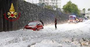 Unter anderem in münchen fielen zentimetergroße hagelkörner vom himmel, schwere orkanböen fegten über die stadt. Unwetter Hagel In Bergamo Warnungen Fur Bayern Umwelt Tgr Tagesschau