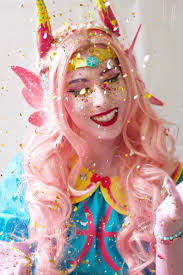 My name is Lisa Thomas, an amateur photographer who loves to explore  modeling