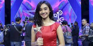 Halo semua calon bintang sebelum pendaftaran sinemart mencari bintang dibuka, ini dia cara pendaftarannya. Nabila Atmaja Raih Juara Pertama Sctv Mencari Bintang 2018 Ini Alasan Juri Kapanlagi Com