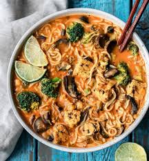 Red Thai Curry Soup With Tempeh Brown Rice Ramen Noodles By Nutriholist Recip Thai Curry Curry Noodles Vegan Thai Curry