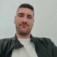 70+ Profile mit dem Suchbegriff „Notarangelo“