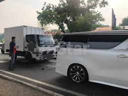 Find almost anything for sale in malaysia on mudah.my, malaysia's largest marketplace. Berapa Kali Dia Nak Kena Marah Vellfire Remuk Dihentam Pemiliknya Ada Alasan Sendiri Ajak Pemandu Lori Lepak Mamak Viral Mstar