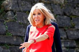 Przebywając w wersalu macron kontynuował normalne urzędowanie jako szef państwa. Primeira Dama Da Franca Brigitte Macron Estava Com Covid 19 Na Noite De Natal Jovem Pan