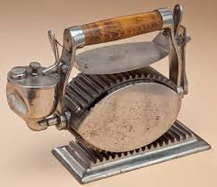 Curiosidades Em Ferros De Passar Roupas Achei Interessante E Mais Que Isso Eu Que Detesto Pass Ferro De Passar Antigo Ferro De Passar Ferro De Passar Roupas