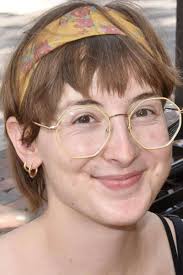 Laurel Humphreys's Instagram, Twitter & Facebook