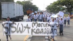 Smk negeri 1 losarang 2 people; Dilarang Ikut Futsal Siswa Sma 1 Losarang Blokade Jalur Pantura Indramayu Bagian 1