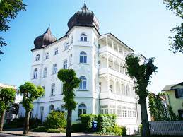 Unser haus selbst beherbergt 2 ladengeschäfte. Ferienwohnung Charlotte In Der Villa Metropol Binz Firma Appartement Vermittlung Ott Frau Edda Sandmann