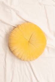 I divani in stile etnico sono le soluzioni migliori per realizzare soggiorni e zone living uniche, di carattere. Cuscino Rotondo In Velluto O45 Cm Rani Sklum