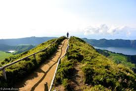 .en pleine nature, les açores, relativement épargnées par le tourisme, sont un terrain de jeu idéal. Roadtrip Aux Acores Itineraire Budget Curiosity Escapes