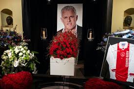 De vries has died just over a week after being shot in the head in amsterdam, according to a statement by his family published by cnn affiliate rtl news. Uo1dc0o1bqtfwm