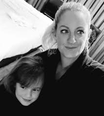 Golden Hero Moms🎗