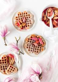 Joghurt Waffeln Mit Rhabarber Cranberry Sauce Emma S Lieblingsstucke Rezept Joghurt Waffeln Waffeln Rezept Rhabarber Rezepte