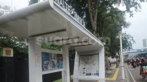 Sementara pelaku pria masih diburu. Nekat Oral Seks Di Halte Smkn 34 Pasangan Mesum Lari Kencang Diusir Warga Suara Jakarta