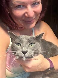 Grompy cat's reaction to human kiss