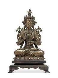 观音菩萨创作年代清代尺寸高23cm估价550 000 600 000 rmb作品分类佛教文物其它作品描述内地汉藏风格观音全跏趺坐 左手结禅定印 右手高举结说法印 头戴花冠 呈莲花朵状 头顶立显化佛 面相方圆丰润 鼻梁高直 细眉似 弯月 双眼俯视 表情沈静 buddha statue