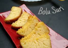 Siapkan loyang yang dialasi kertas roti dan dioles tipis mentega 2. Cara Mudah Membuat Bolu Suri Yang Lezat