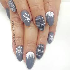 Succombez aux manucures en gel uv pour des ongles fabuleusement sublimés ! Black Nails With Silver Glitter Ring Finger Nail And Manicure Trends