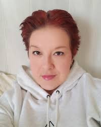 Why can't Devin chew with her mouth closed??