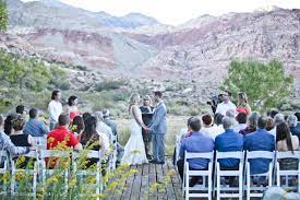 Desert Wedding At Red Rock Canyon In Las Vegas Photo Dutch Foto Coordination Wedding Events By Emi Las Vegas Weddings Vegas Wedding Venue Vegas Wedding