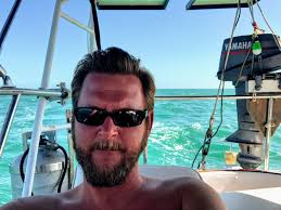 What are the registration requirements for tenders or dinghies in different  states and countries, specifically for cruisers heading to the Bahamas?