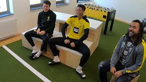 Jude bellingham is an englishman professional football player who best plays at the center attacking midfielder position for the borussia dortmund in the bundesliga. Ea Sports Fifa Deutsch Fifa 21 Gio Reyna Vs Jude Bellingham Ps5 Facebook