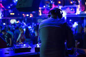 Nouveauté musicale ambiance boite de nuit genre musicale mélange des styles de sandrek samy et bachir touati. Ouvrir Une Boite De Nuit Guide Du Createur D Entreprise