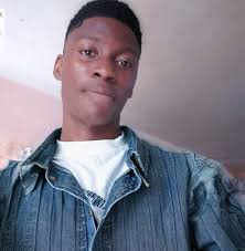 Hi, does anyone have any idea how to sell things in the shop? I can  buy...but sell?