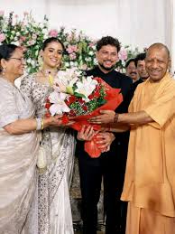 CM Yogi Adityanath arrives in Lucknow's Lok Bhavan to present appointment  letters to nursing officer #YogiAdityanath #UPCM #Lucknow #NursingOfficers  #AppointmentLetters #UttarPradeshNews #LokBhavan #GovernmentJobs  #HealthcareNews #ANIReport