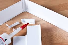 Sockelleisten Kleben Anleitung Und Tipps Fur Heimwerker