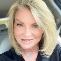 Kerri Clark's Instagram, Twitter & Facebook