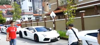 Datuk wira lee chong wei db pjn amn dcsm dspn (born 21 october 1982) is a retired malaysian professional badminton player. Lee Chong Wei S Wedding Had A Parade Of Exotic And Luxury Supercars For His Entourage Video Fooyoh Entertainment