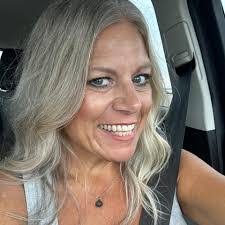 Gwen Bloom's Instagram, Twitter & Facebook