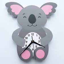 Niña linda abrazando a su madre en forma de corazón. Como Hacer Un Reloj Creativo Para Ninos Ninos Relacionados