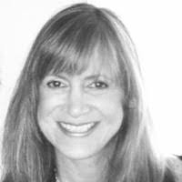 Vicky Comer's Instagram, Twitter & Facebook