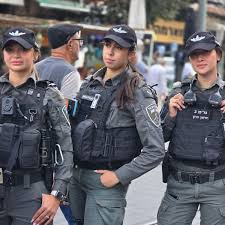 شرطة إسرائيل تكثف استعداداتها الشاملة لاستقبال عيد #العرش، مع تعزيز  انتشارها الميداني والعملياتي لضمان أمن المواطنين وسير الاحتفالات بسلاسة  وهدوء. #كل_عام_وانتم_بخير