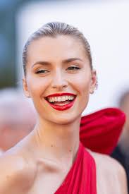 Lena Gercke: Stylist verrät, dieses Erotikprodukt hilft beim Styling ihrer  Haare